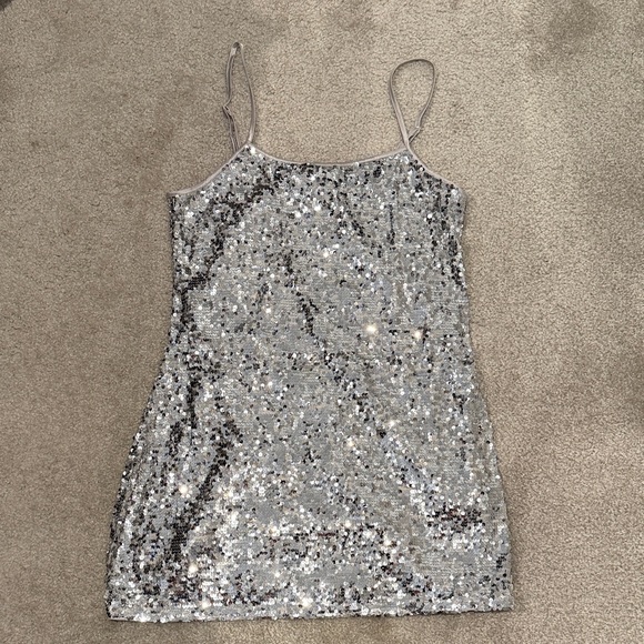 H&M Dresses & Skirts - H&M silver sequin mini shift dress